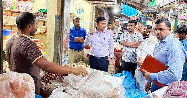 চট্টগ্রামে মাঠে নেমেছে প্রশাসন, ৪০০ কেজি নিষিদ্ধ পলিথিন জব্দ