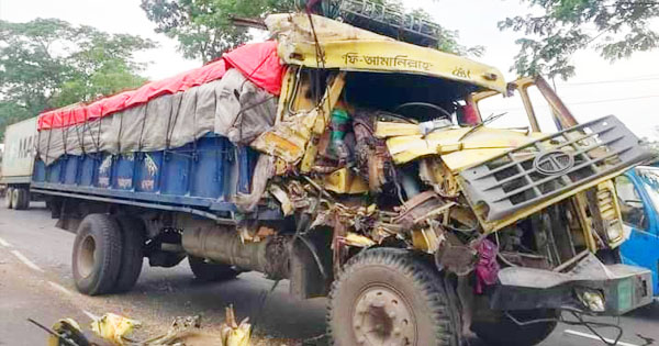 মীরসরাইয়ে ট্রাক-কাভার্ডভ্যান সংঘর্ষে প্রাণ গেল একজনের, আহত ৫