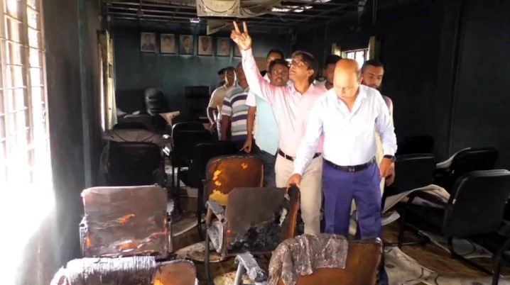 গভীর রাতে বিএনপি অফিসে দুর্বৃত্তের আগুন