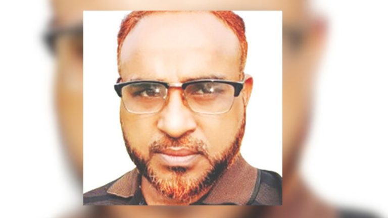 পুলিশ দেখে পুকুরে ঝাঁপ দিলেন মৎস্যজীবী লীগ নেতা, পরে গ্রেপ্তার