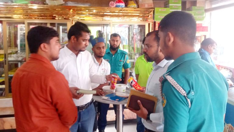 মিষ্টি জাতীয় খাদ্যে পোকা, বনফুলসহ তিন প্রতিষ্ঠানকে জরিমানা