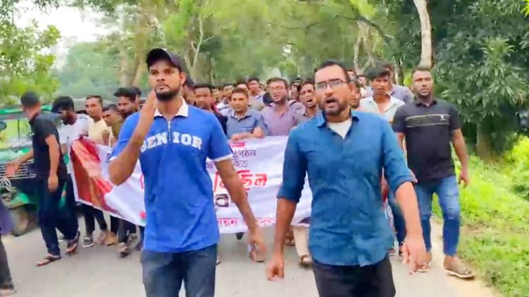 রাঙ্গুনিয়ায় গণহত্যায় দায়ী সন্ত্রাসী সংগঠন ছাত্রলীগ নিষিদ্ধের দাবি