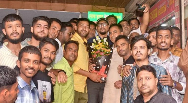 চসিক মেয়র ডা. শাহাদাতকে পাথরঘাটা ওয়ার্ড বিএনপির ফুলেল শুভেচ্ছা