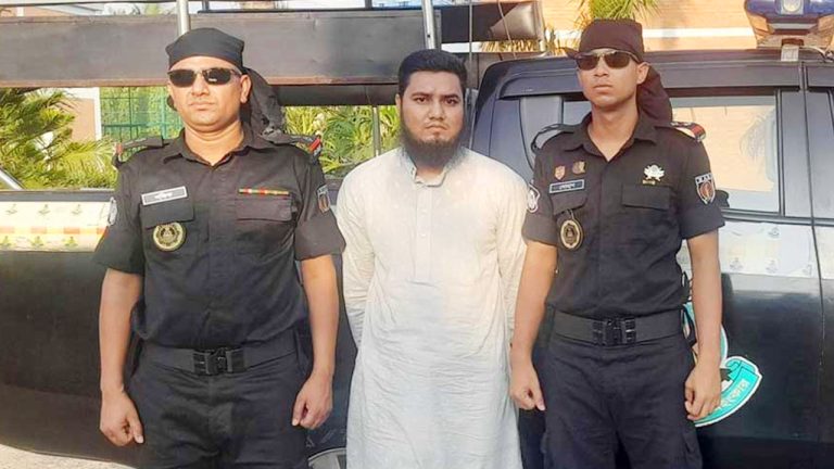 চট্টগ্রামে শিক্ষার্থীকে ‘যৌন নির্যাতন’, মাদ্রাসা শিক্ষক গ্রেপ্তার