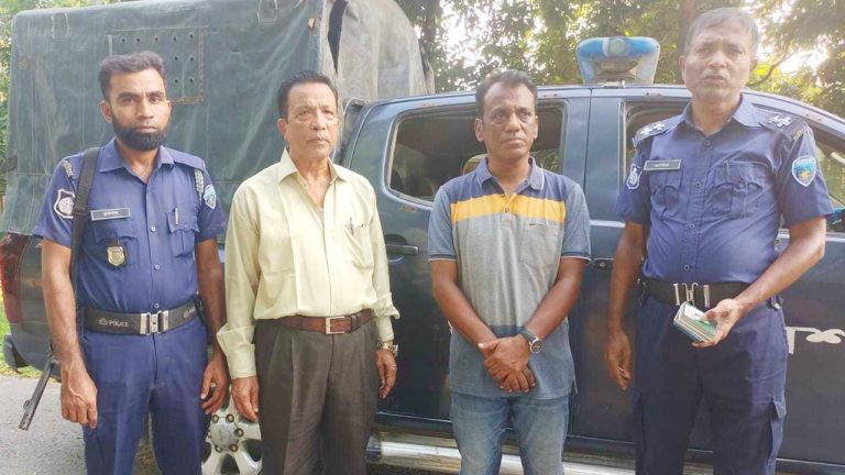 ভারত পালানোর সময় রাউজানের আওয়ামী লীগ নেতাসহ গ্রেপ্তার ২