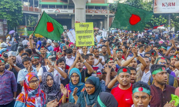 সরকারি চাকরিতে প্রবেশের বয়সসীমা ৩২ করার সিদ্ধান্ত