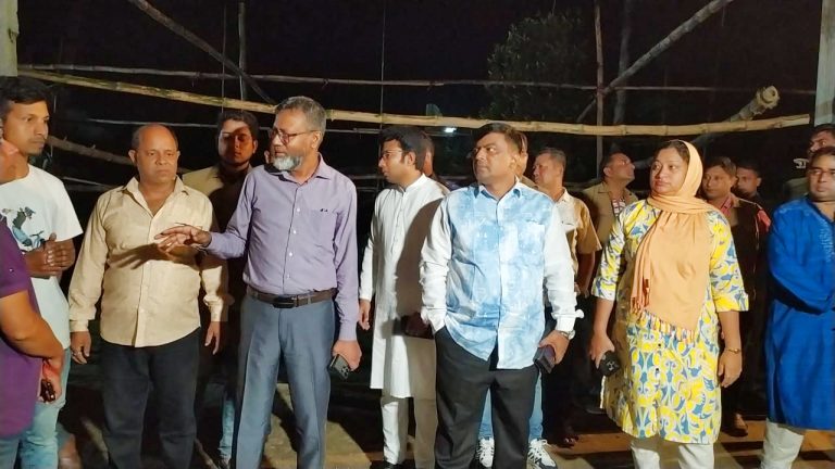 খাগড়াছড়ির পূজা মণ্ডপের শেষ প্রস্তুতি ঘুরে দেখলেন ডিসি ও এসপি