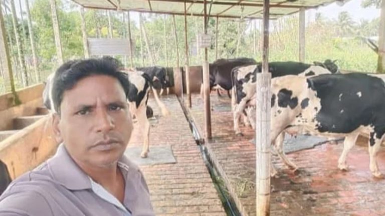চট্টগ্রামে পুলিশের পোশাক পরে খামারের গরু লুট