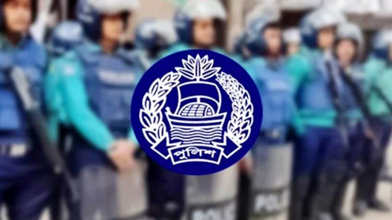১৭ পুলিশের বিরুদ্ধে গ্রেপ্তারি পরোয়ানা