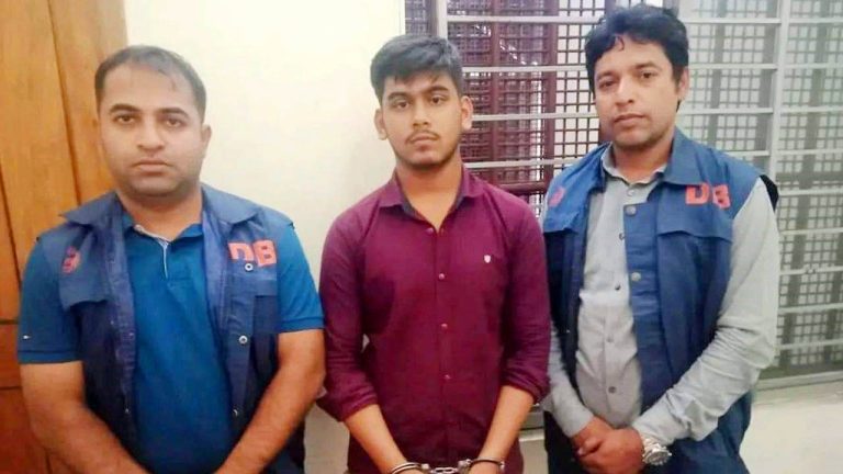 পটিয়ায় মহানবী (সা.)–কে নিয়ে আপত্তিকর পোস্ট, তরুণ গ্রেপ্তার