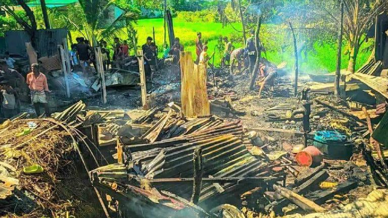 আনোয়ারায় আগুনে পুড়ে নিঃস্ব দুই পরিবার