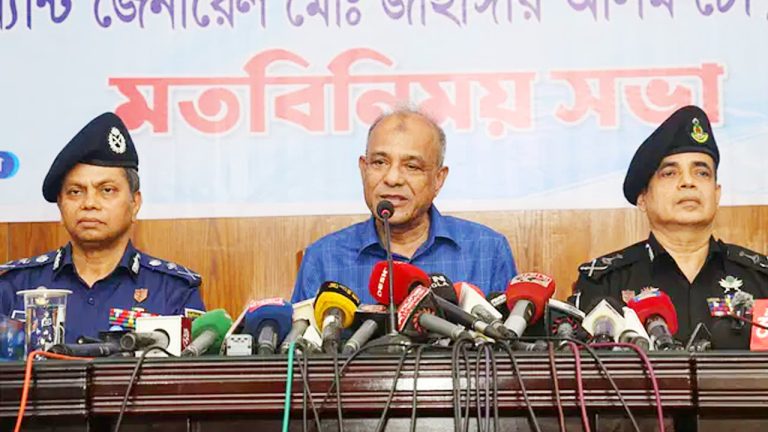 আগে পুলিশ ভুয়া মামলা দিতো, এখন দিচ্ছে জনগণ: স্বরাষ্ট্র উপদেষ্টা