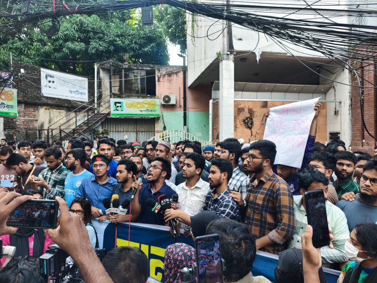 পতিত স্বৈরাচারের দোসররা যে রুপেই ফিরুক প্রতিরোধ করা হবে