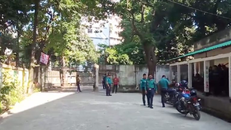 চট্টগ্রামে এমইএস কলেজ ছাত্রদলের কর্মসূচিতে বাধা, সংঘর্ষে আহত ১