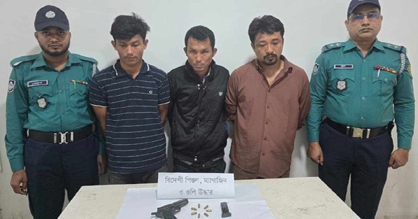 চট্টগ্রামে বিদেশী পিস্তলসহ তিনজন আটক