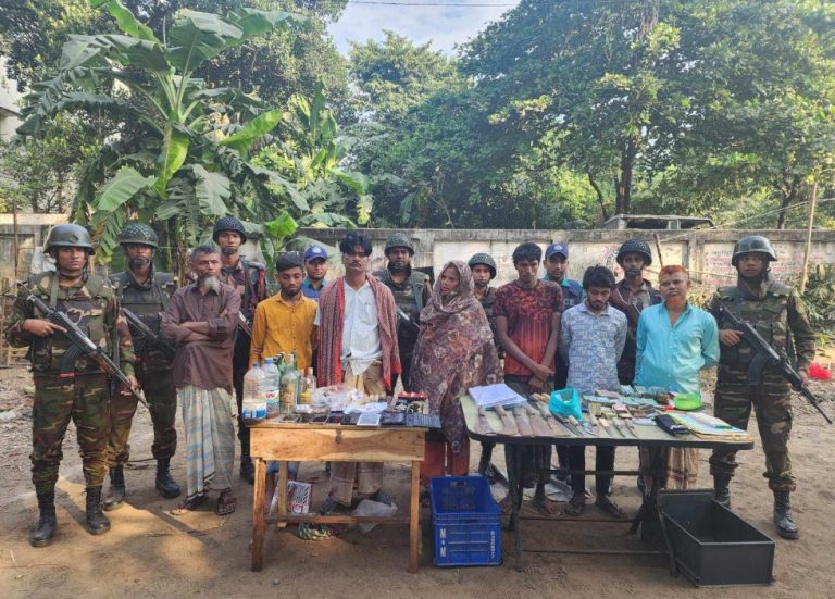 সিআরবিতে যৌথবাহিনীর অভিযানে আটক ৫, অস্ত্র ও মাদক উদ্ধার
