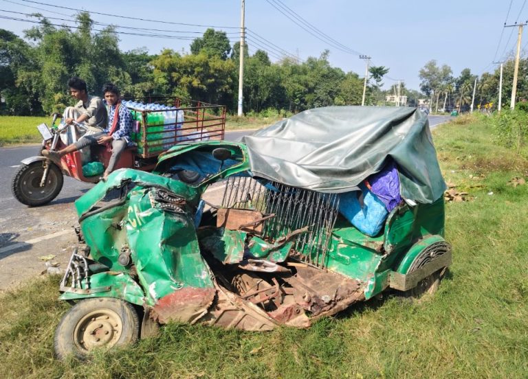পটিয়ায় সড়ক দুর্ঘটায় নিহত ১, গুরুতর আহত ২
