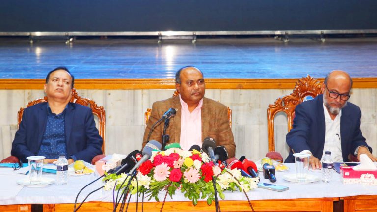 চট্টগ্রাম-পাকিস্তান জাহাজ চলাচল নতুন দিগন্ত উন্মোচন করেছে: বন্দর চেয়ারম্যান