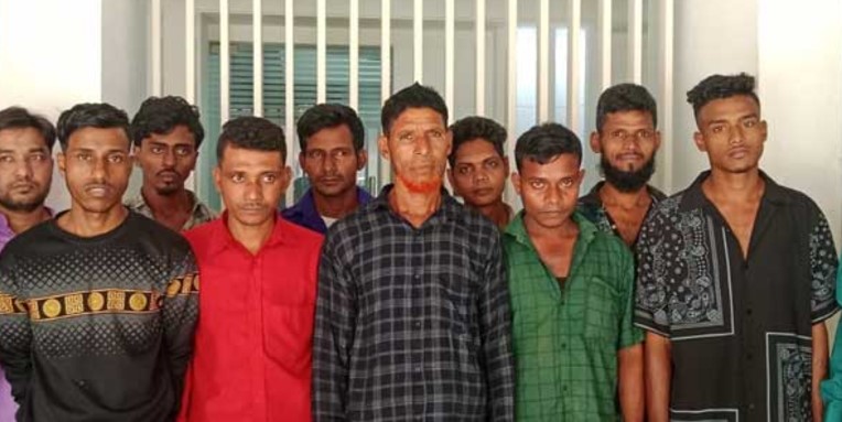 জুয়া খেলার সরঞ্জাম ও নগদ টাকাসহ চান্দগাঁওয়ে আটক ১০