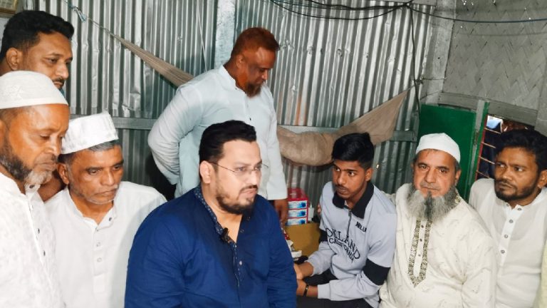 তারেক রহমানের আর্থিক সহায়তা নিয়ে সিয়ামের বাড়িতে মীর হেলাল