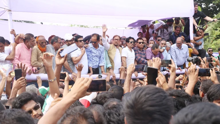 দলের নেতাকর্মীদের ভালোবাসায় সিক্ত চসিকের নতুন নগর পিতা