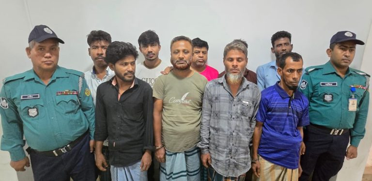 চান্দগাঁওয়ে ঘরে বসেছিল জুয়ার আসর, আটক ৯