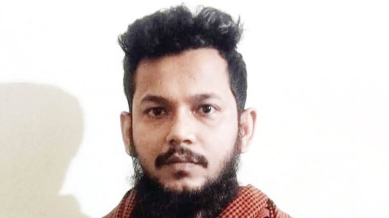 নেশার টাকা না দেওয়াতে মাকে কুপিয়ে হত্যার পর থানায় হাজির যুবক