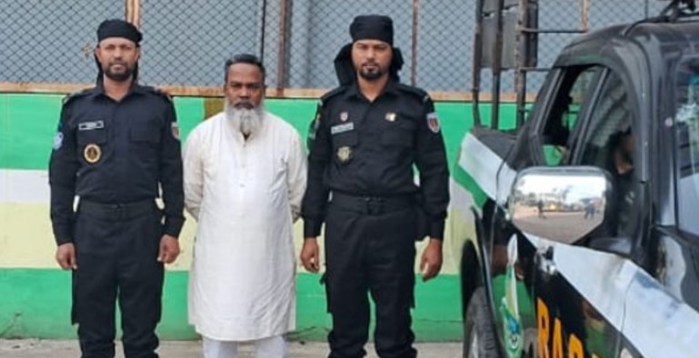 ২২ বছর পর রাউজানের শীর্ষ সন্ত্রাসী আজিজুল হক গ্রেপ্তার
