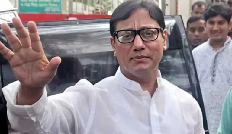 বিপ্লব উদ্যানের নতুন অবকাঠামো ভেঙে গ্রিন পার্ক করা হবে: মেয়র শাহাদাত