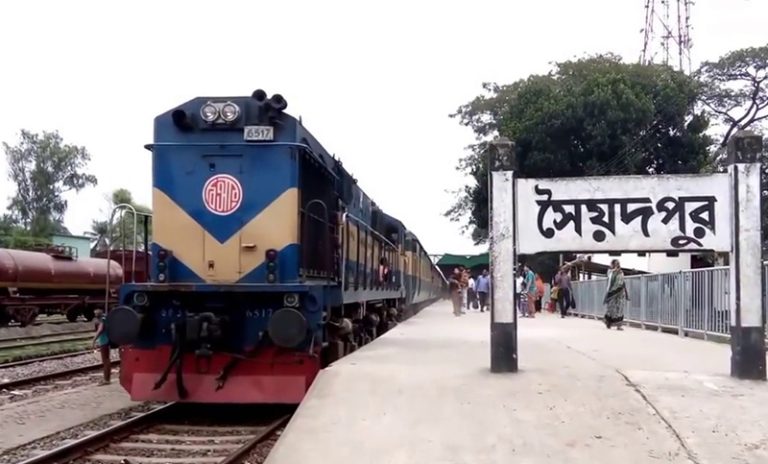 নীলফামারীতে সড়ক দুর্ঘটনা ও ট্রেনে কাটা পড়ে দুইজনের মৃত্যু