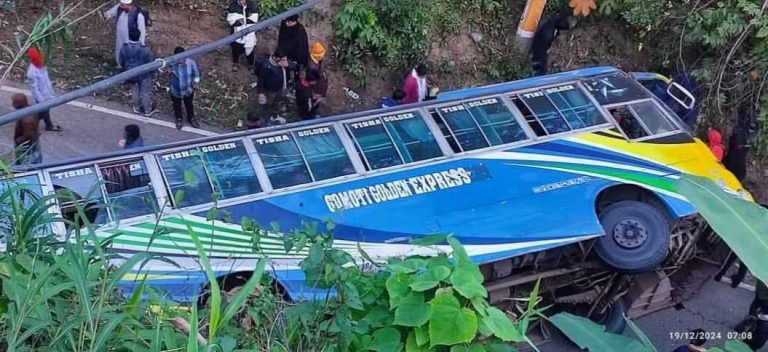  খাগড়াছড়িতে ট্যুরিস্ট বাস উল্টে আহত ২০, তিনজনের অবস্থা আশঙ্কাজনক