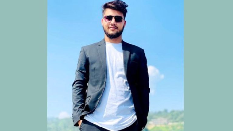 পুলিশের অভিযান টের পেয়ে গুলি ছুড়তে ছুড়তে পালিয়ে যায় সাজ্জাদ