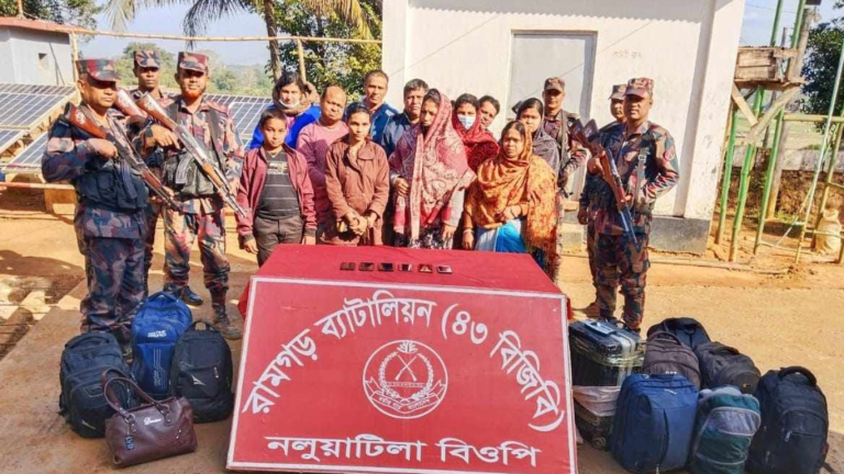 অবৈধভাবে ভারতে অনুপ্রবেশকালে ১২ বাংলাদেশী নাগরিক আটক