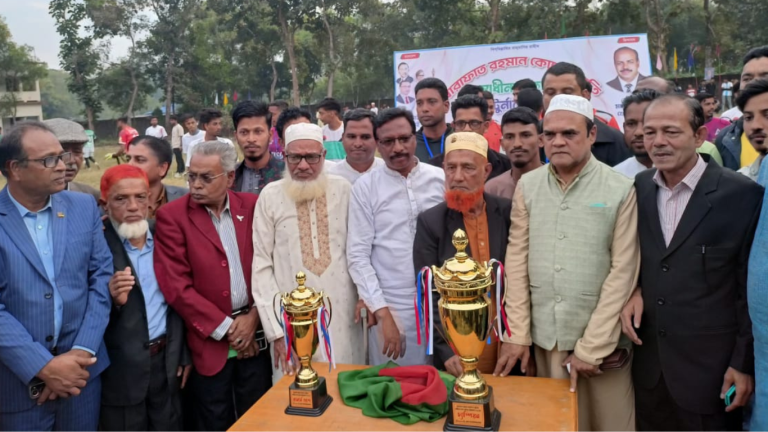 সীতাকুণ্ডে আরাফাত রহমান কোকো স্মৃতি ফুটবল টুর্নামেন্টের উদ্বোধন