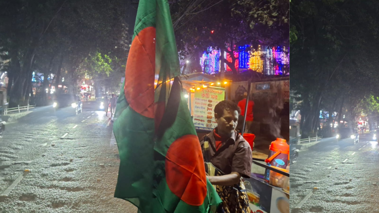 বিজয় দিবসের রাতেও পতাকা বিক্রিতে ভাটা!!