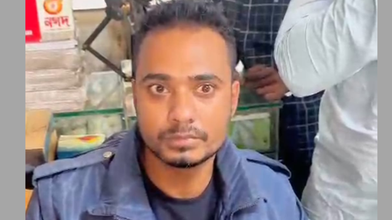 সীতাকুণ্ডে ভুয়া পুলিশ পরিচয়ে বিকাশ লেনদেনে প্রতারণা পুলিশে দিল জনতা