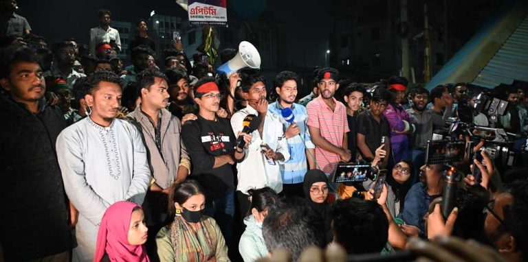 আগরতলায় বংলাদেশের হাই কমিশনে হামলায় চট্টগ্রামে বিক্ষোভ