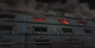 এক ঘণ্টা ধরে জ্বলছে চট্টগ্রামে কার্টন ফ্যাক্টরি, নিয়ন্ত্রণে ৮ ইউনিট