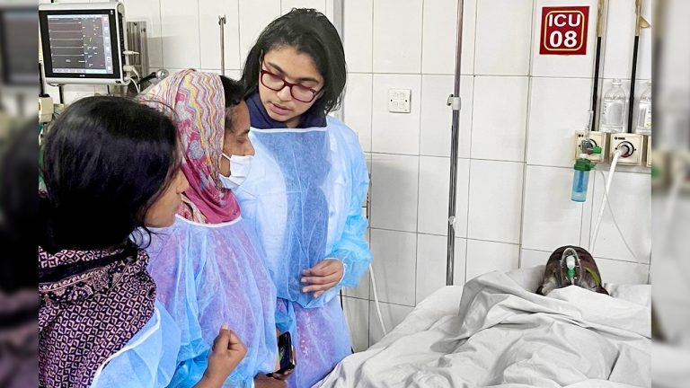 শহীদের বাবাকে হাসপাতালের মেঝেতে দেখে ডা. তাসনিম জারার ক্ষোভ