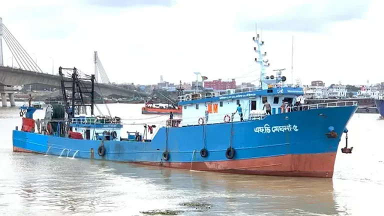 ভারতীয় কোস্টগার্ড বাংলাদেশি ২ ট্রলার নিয়ে যাওয়ার ঘটনায় সহযোগিতা চাইল মালিক প্রতিষ্ঠান
