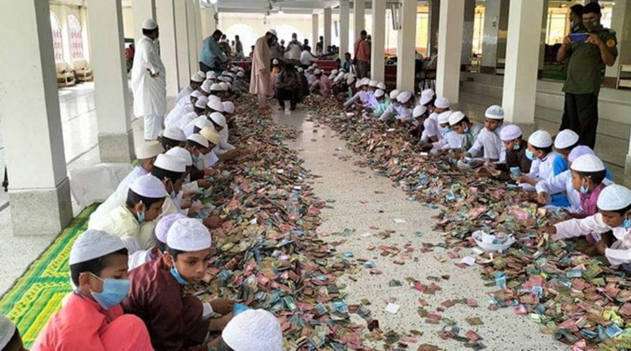 এবার পাগলা মসজিদের দানবাক্সে মিলল ৮ কোটি টাকা