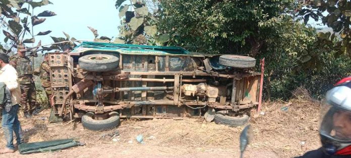 সাজেকে পর্যটকবাহী জিপ উল্টে ৭ জন আহত