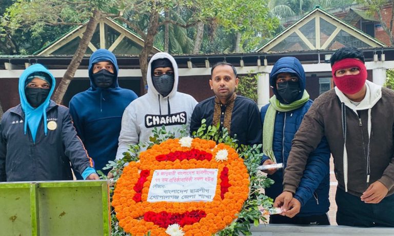  ছাত্রলীগের প্রতিষ্ঠাবার্ষিকীতে টুঙ্গিপাড়ায় বঙ্গবন্ধুর সমাধিতে শ্রদ্ধা