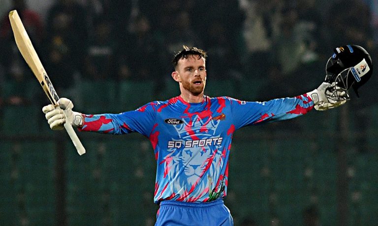 ইংলিশ তারকা ক্লার্কের দুর্দান্ত সেঞ্চুরি,২০০’তে থামল চট্টগ্রাম