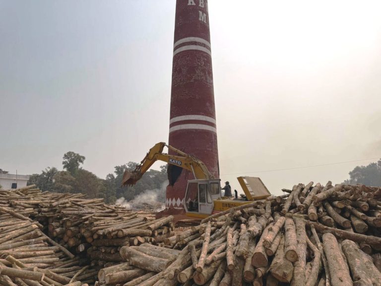 রাঙ্গুনিয়ায় ২টি অবৈধ ইটভাটা গুড়িয়ে দিল পরিবেশ অধিদপ্তর