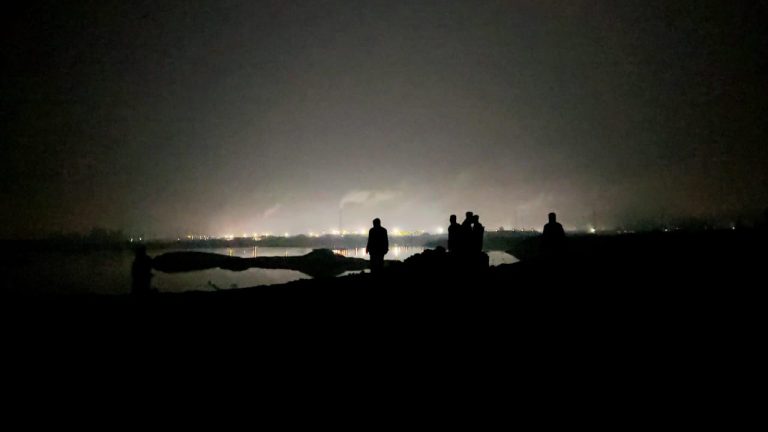 সাতকানিয়ায় ভ্রাম্যমাণ আদালতের অভিযান: ছয়টি স্কেভেটর জব্দ, পালাল মাটি খেকোরা
