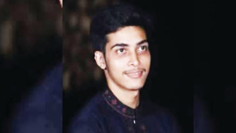 চন্দনাইশে বালুভর্তি ট্রাকচাপায় প্রাণ গেল রোমানের, গুরুতর আহত এক
