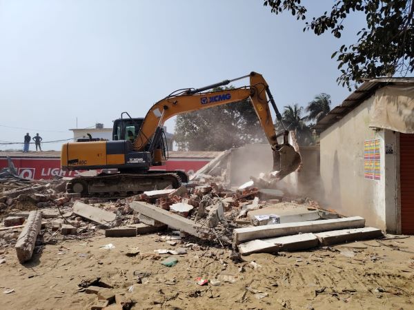 চকরিয়ায় ৯০টি অবৈধ স্থাপনা উচ্ছেদ