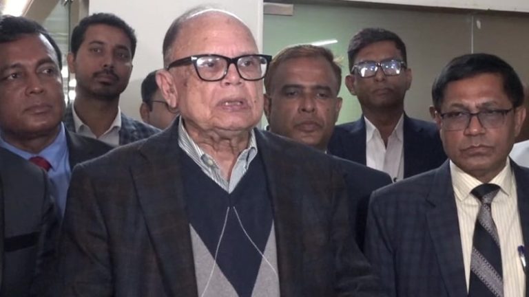 চট্টগ্রাম বন্দরে মিয়ানমার থেকে আমদানিকৃত চাল পরিদর্শনে আসছেন খাদ্য উপদেষ্টা