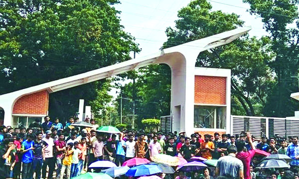 চুয়েটে বৈষম্যবিরোধী আন্দোলনের জেরে ১৮ ছাত্রলীগ নেতা হল থেকে বহিষ্কার